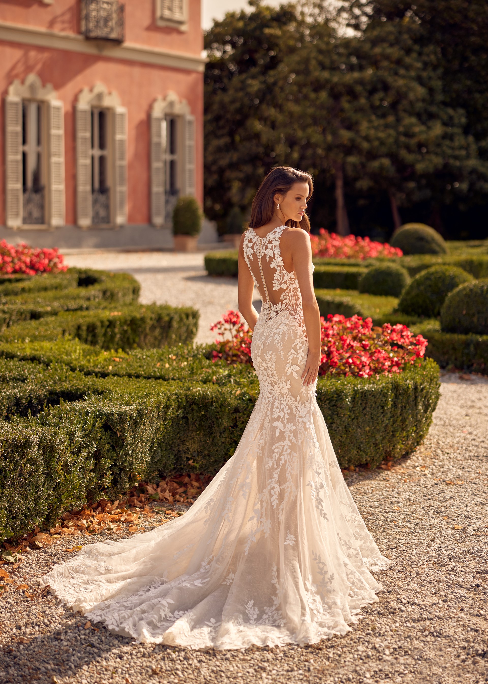 Goddess Collection Garrison Back RF 02291