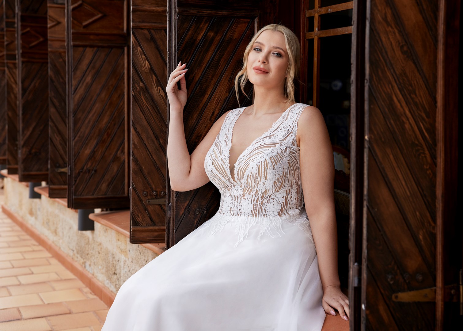 HB Curvy Holly Cu Front R3307 2814