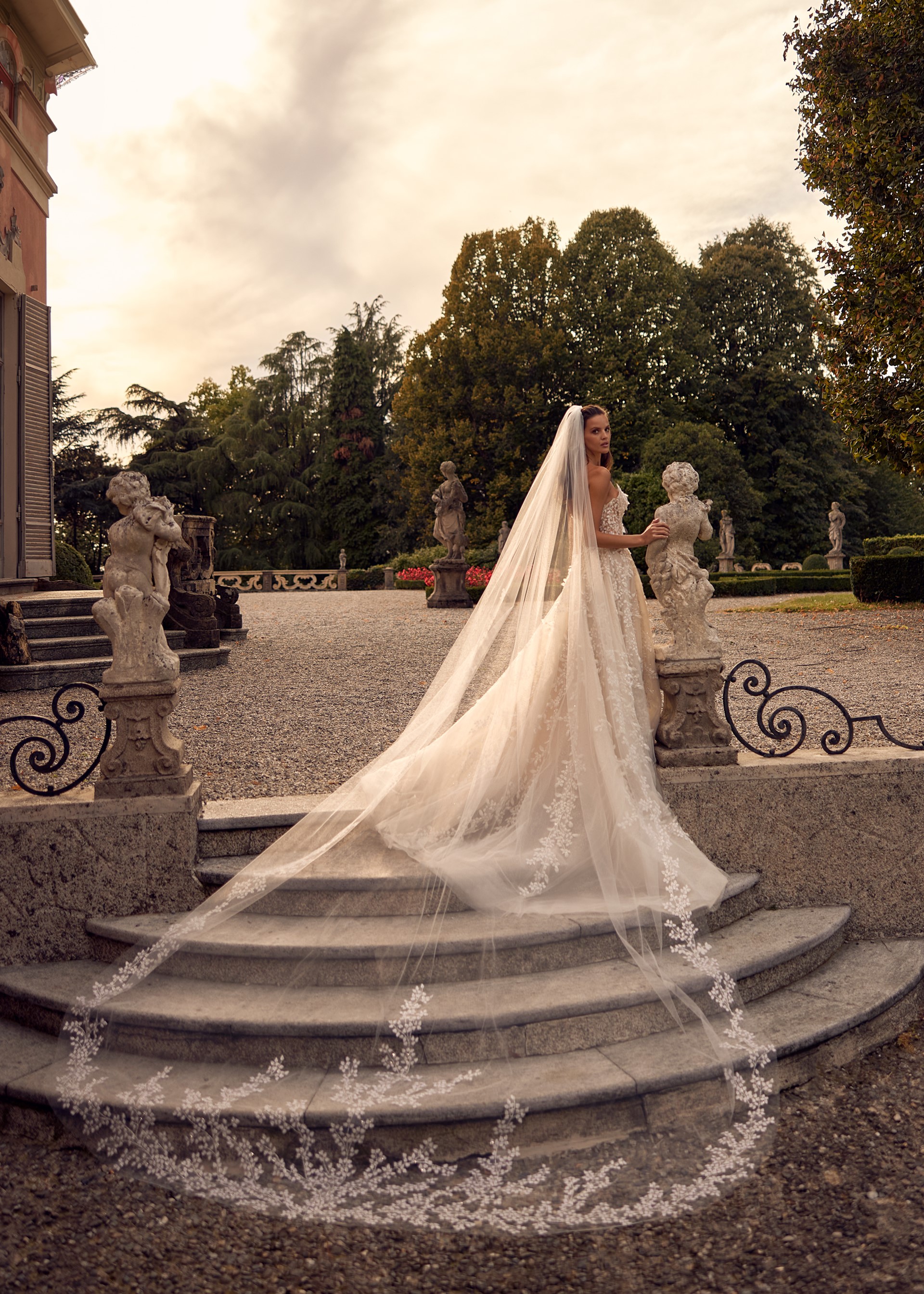 Goddess Collection Goddess With Veil Back RF 04983