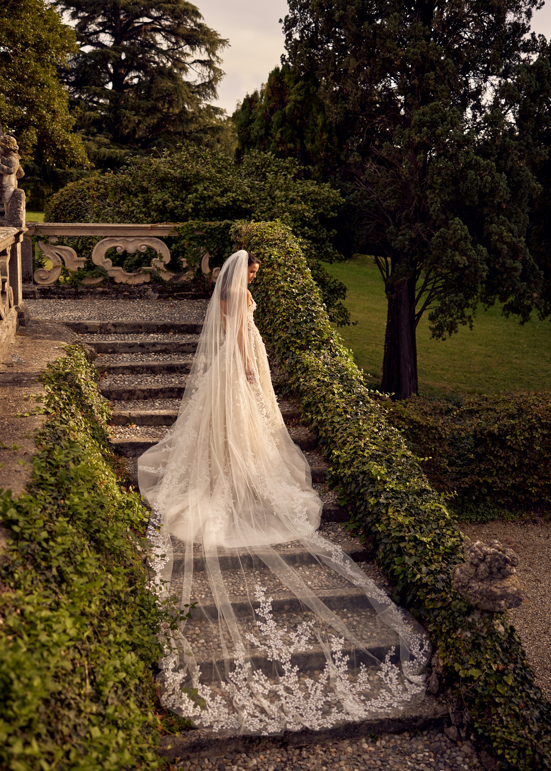 Goddess Collection Goddess With Veil Back RF 04910