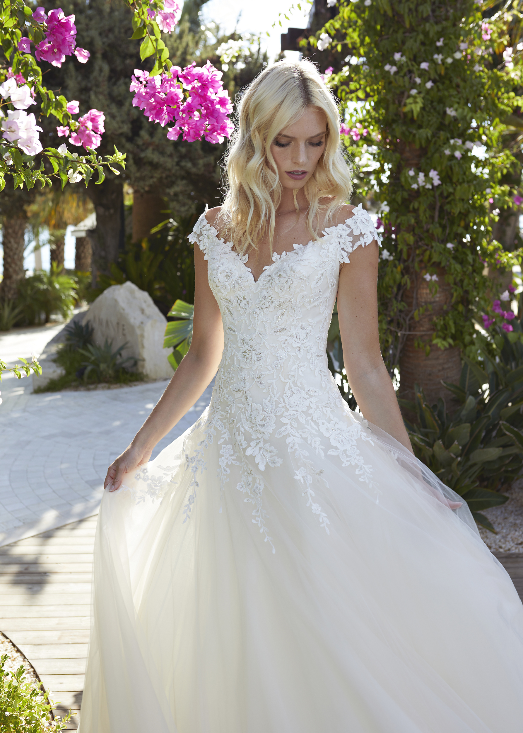 Modeca 2022 Nicky CU Front 1036