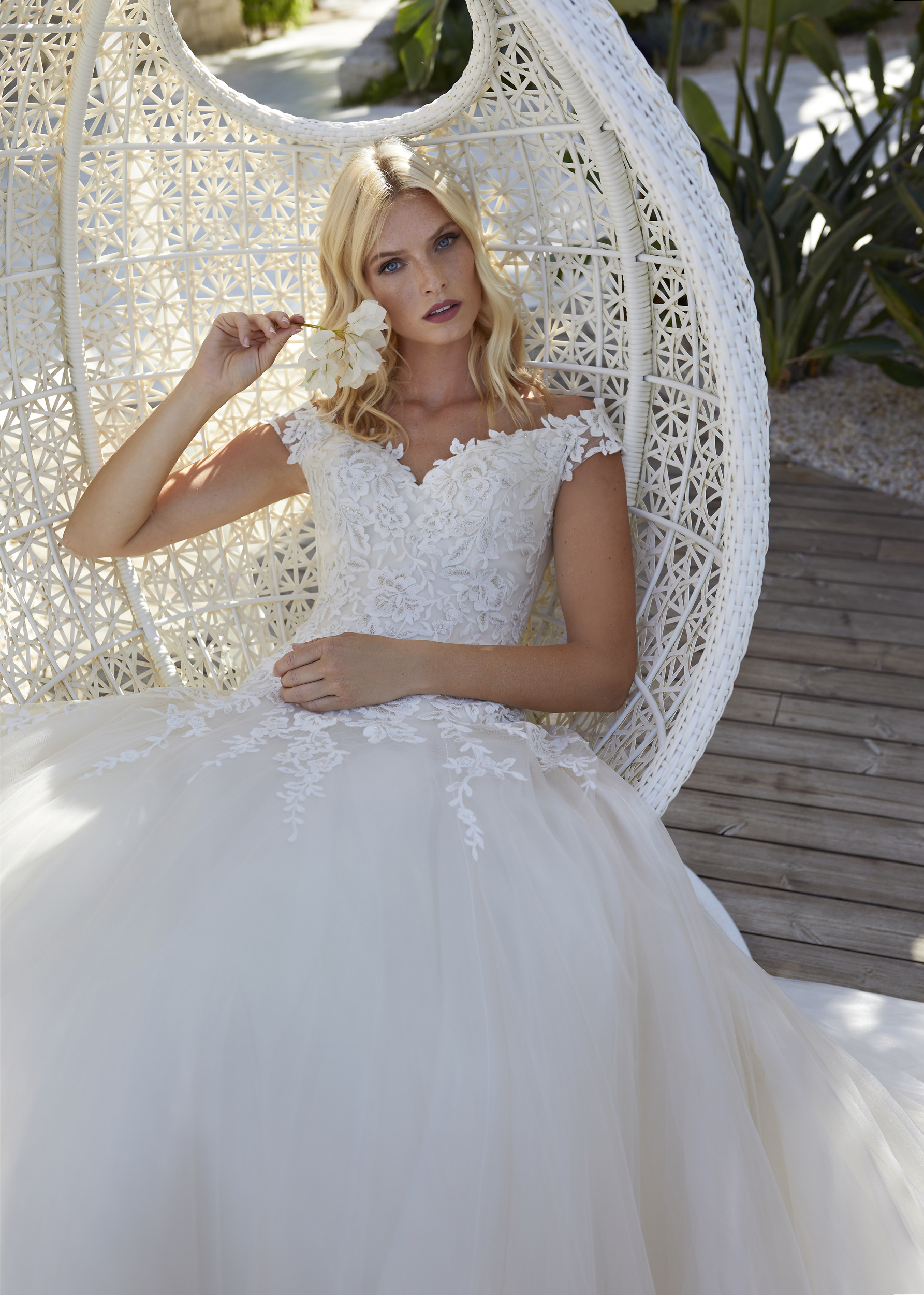 Modeca 2022 Nicky CU Front 1111